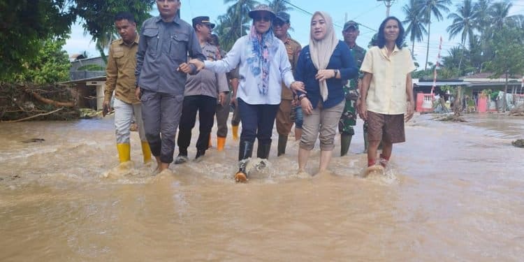 Gerak Cepat Bupati Merlan Uloli Tangani Korban Terdampak Banjir di Bilungala